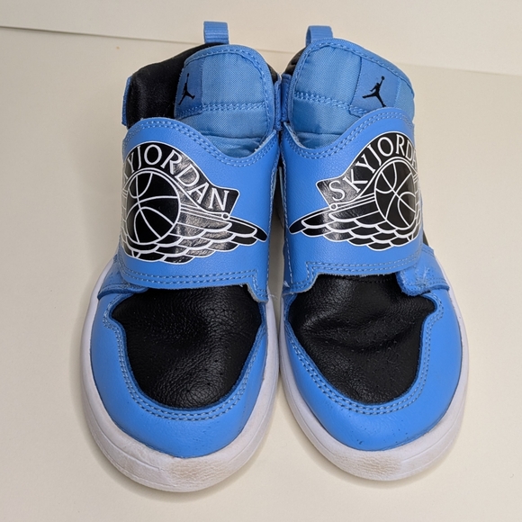 Kids Blue and Black Sky Jordans Size 13C Basketball Shoes - Picture 5 of 7